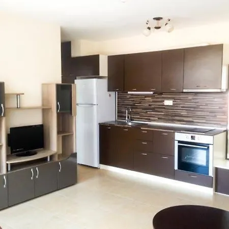 Evelyne Apartment *